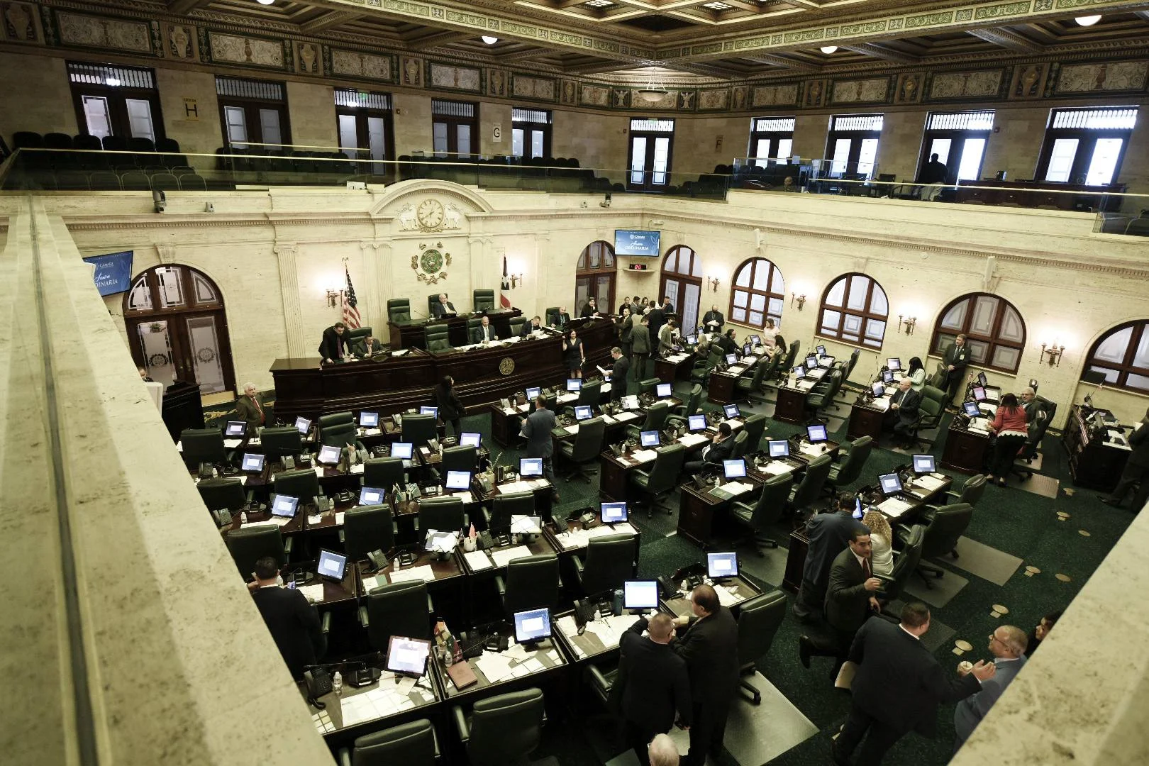 Cámara avala ampliar el periodo sin IVU para compras escolares