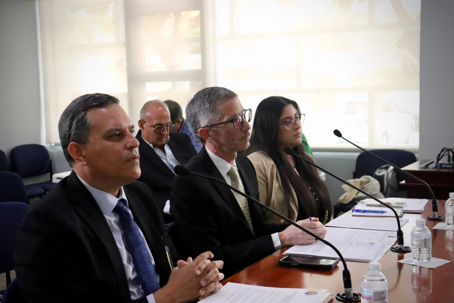 Analizan la posibilidad de incluir a empleados de ley y orden en categoría de alto  riesgo