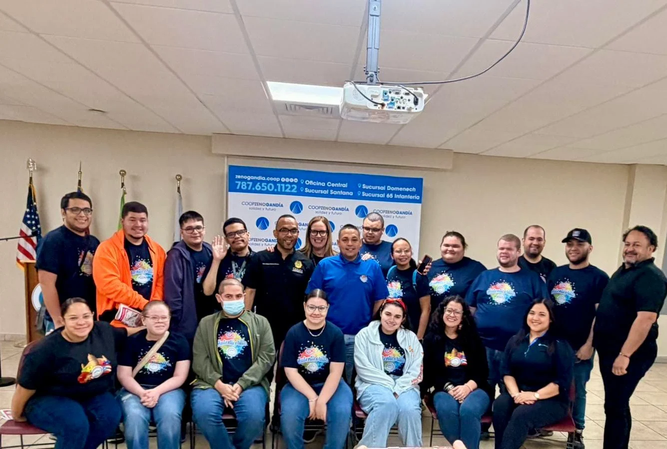 30 niños y jóvenes con autismo hacen su primera compra en un supermercado como  parte de su vida independiente