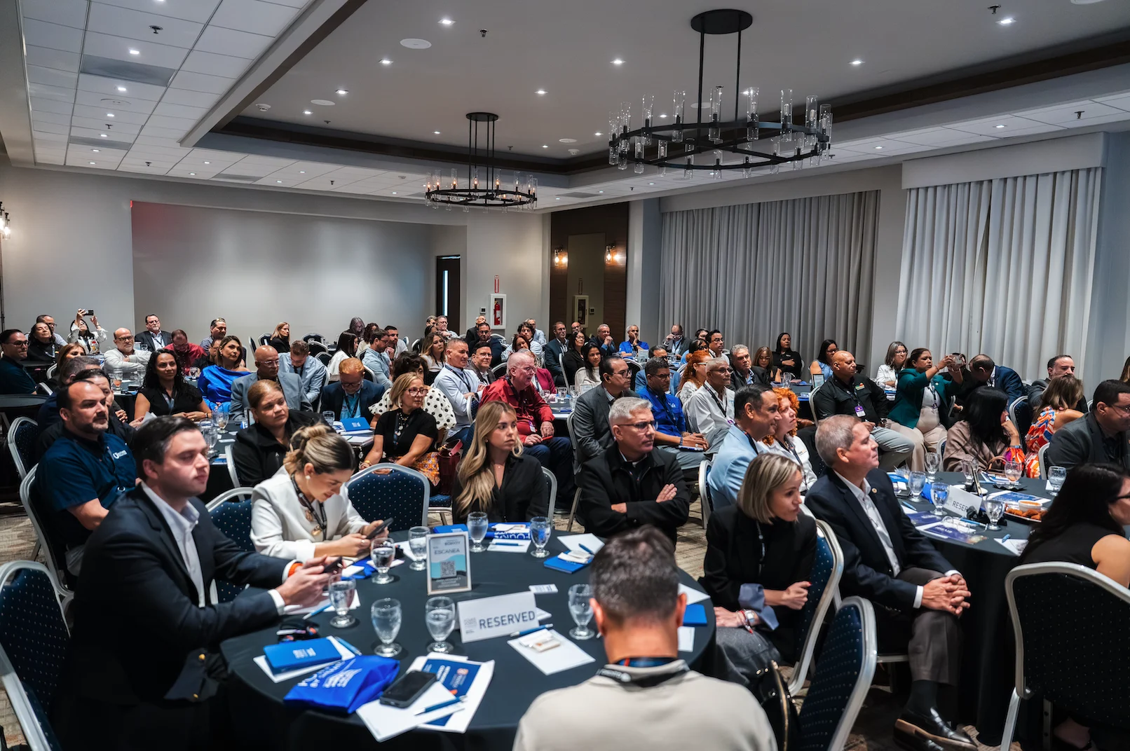 Director Ejecutivo de PRIDCO participa como orador principal y refuerza alianza con la Asociación de Industriales