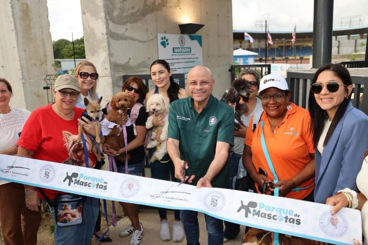Alcalde José Sánchez inaugura moderno Parque de Mascotas en Manatí
