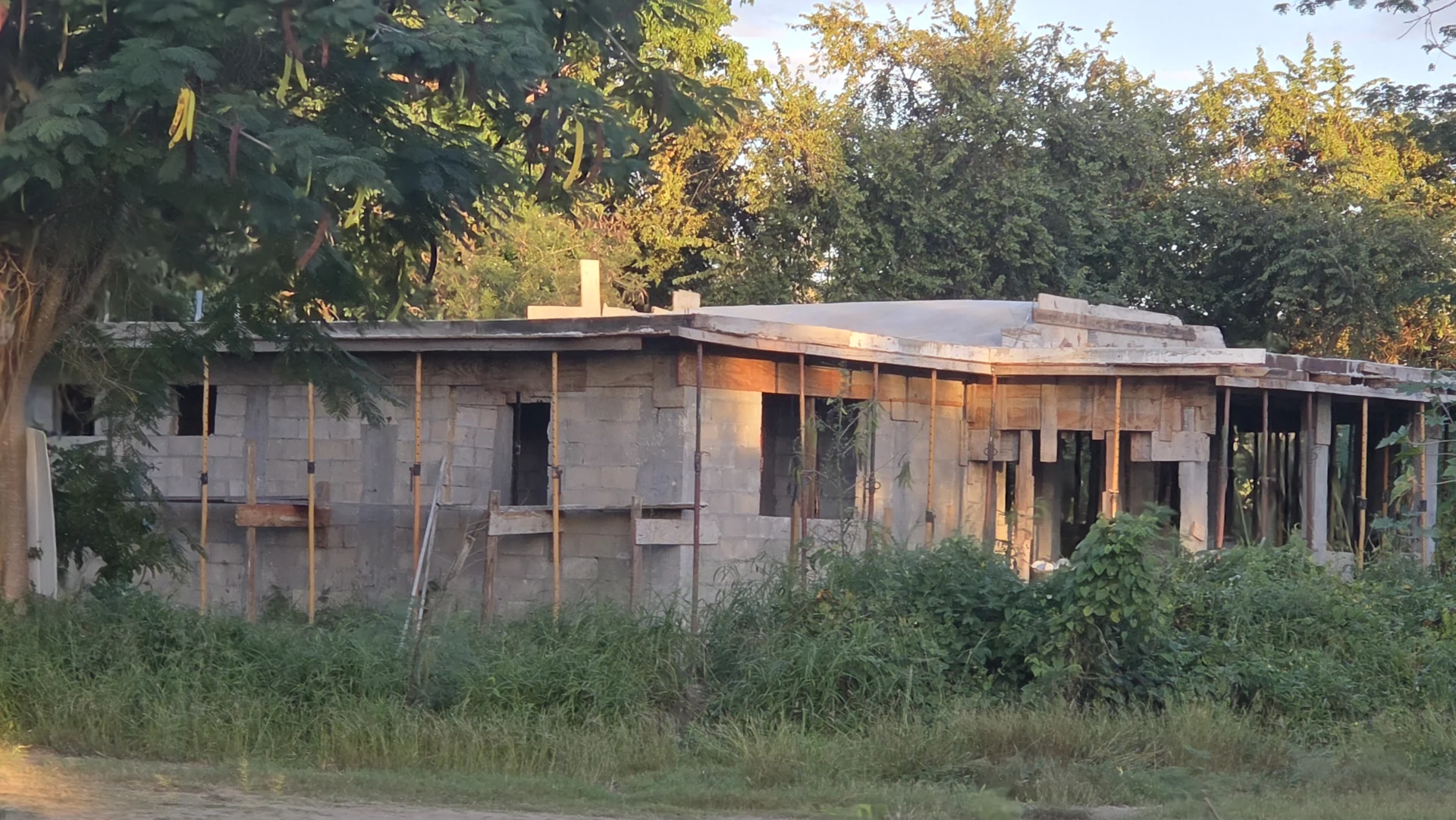 Solicitan investigación sobre construcción sin permisos en la comunidad Las Mareas en Salinas