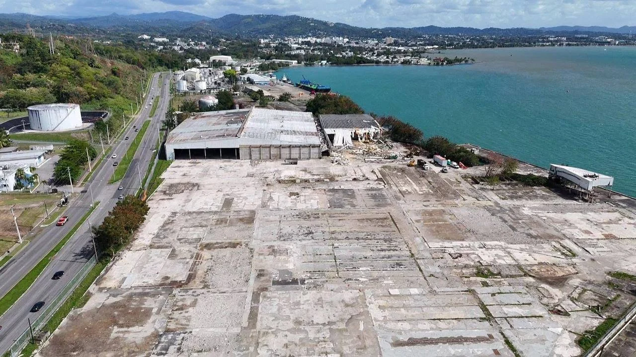 PRIDCO avanza en la transformación del muelle de Mayagüez con la demolición de estructuras en desuso
