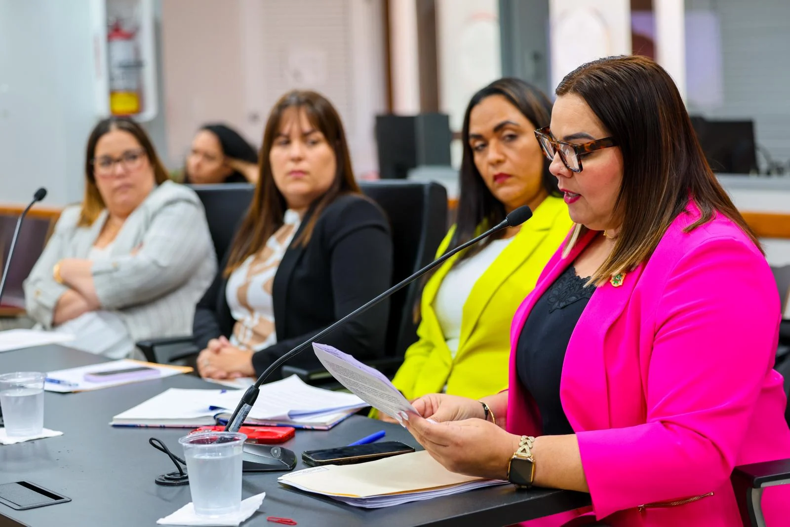 Comisiones del Senado evalúan protocolos del Departamento de Educación para atender casos de maltrato y ausentismo escolar