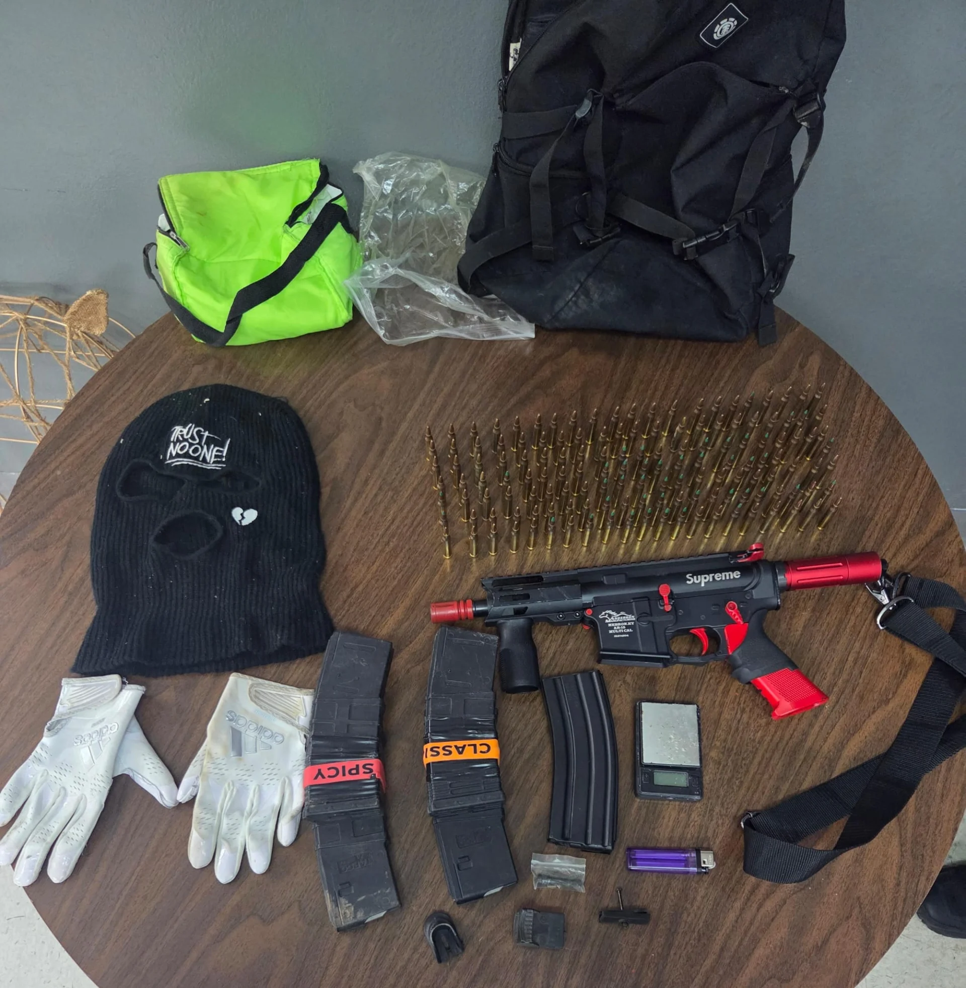 Ocupan rifle y municiones tras intervención vehicular en Mayagüez