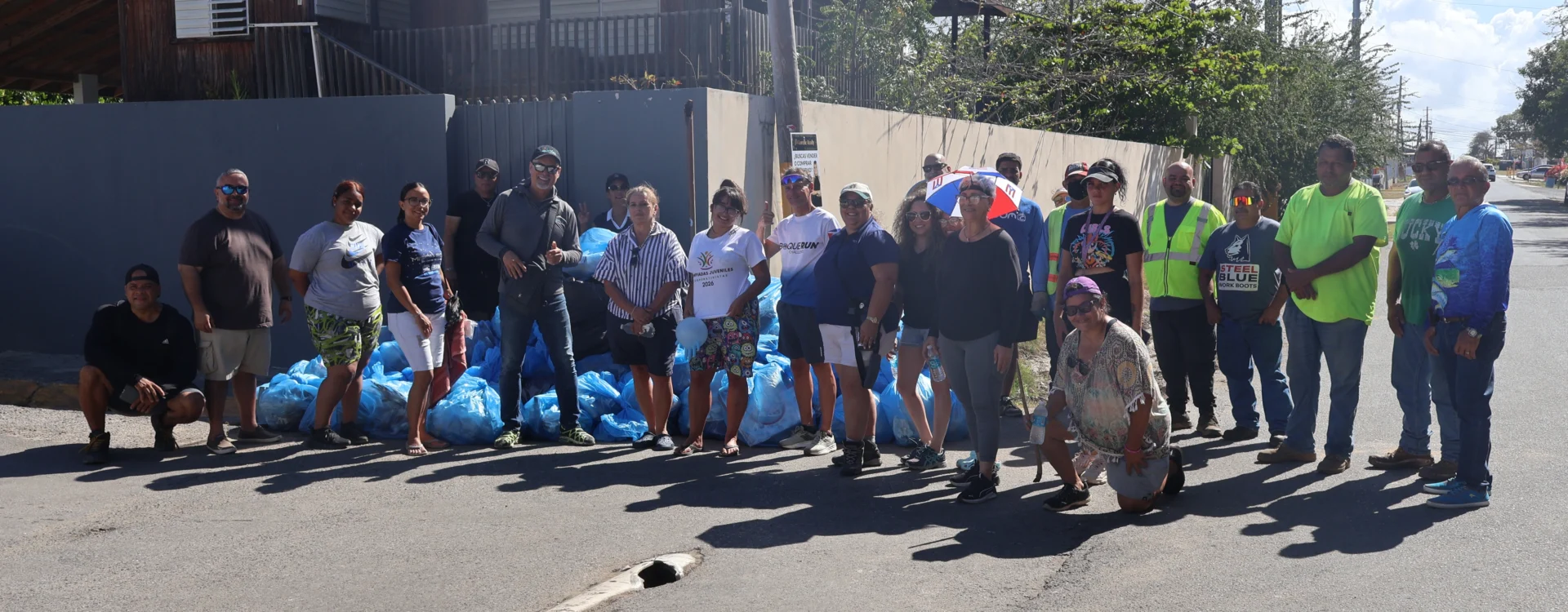 Comunidad se moviliza para limpiar playa El Combate y fomentar la responsabilidad ambiental