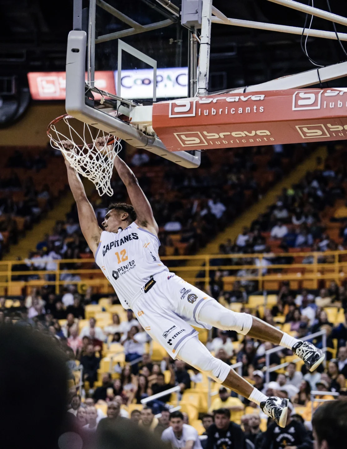 Primera victoria de los Capitanes