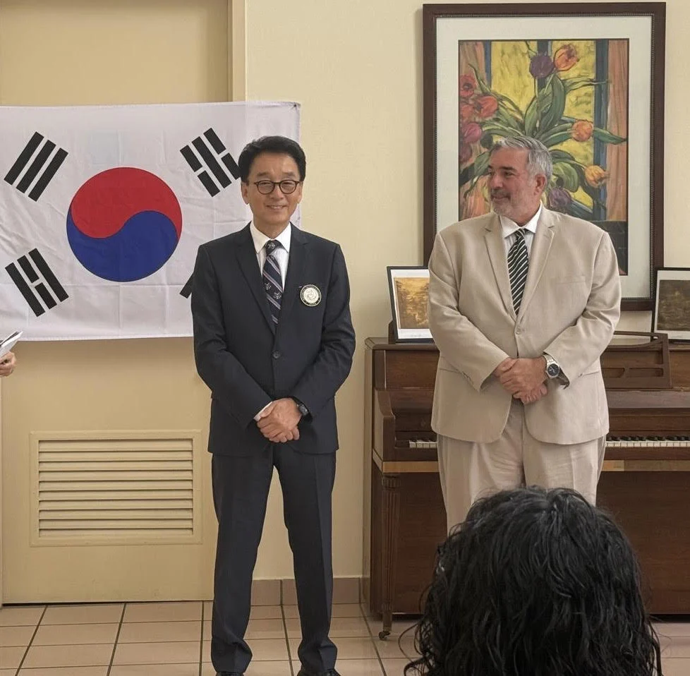 Estudiantes puertorriqueños reciben becas en honor a veteranos de la Guerra de Corea