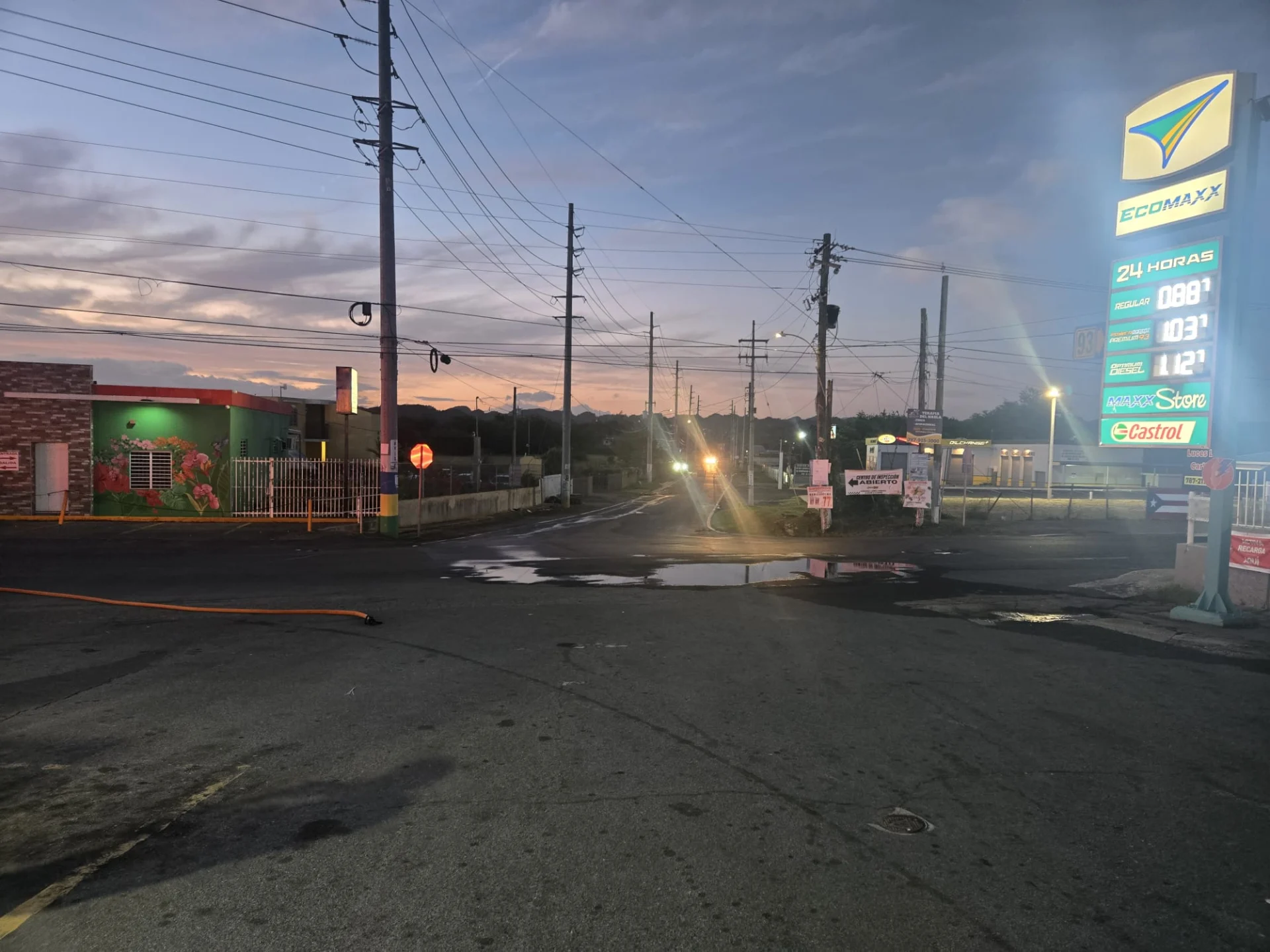 Autoridades atienden derrame de combustible en intersección de la PR-493 y PR-492 en Hatillo