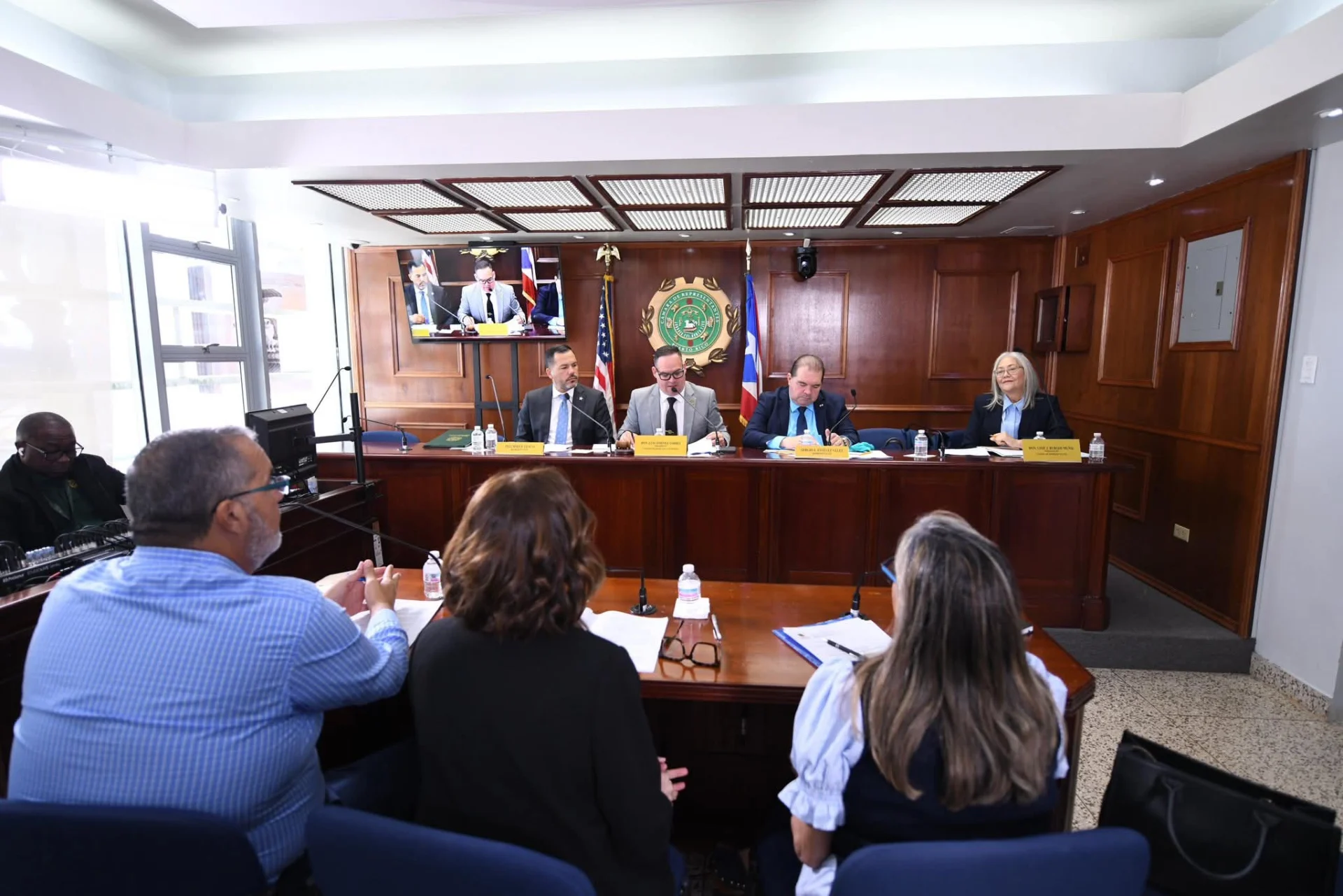 Agencias gubernamentales y organizaciones cierran la puerta a llamada ‘reclasificación de  estudiantes’ en campos deportivos