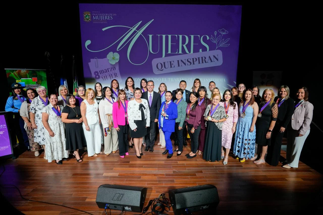 Procuradora de las Mujeres exalta el liderazgo femenino tras multitudinario encuentro en el Teatro Encanto de Aibonito