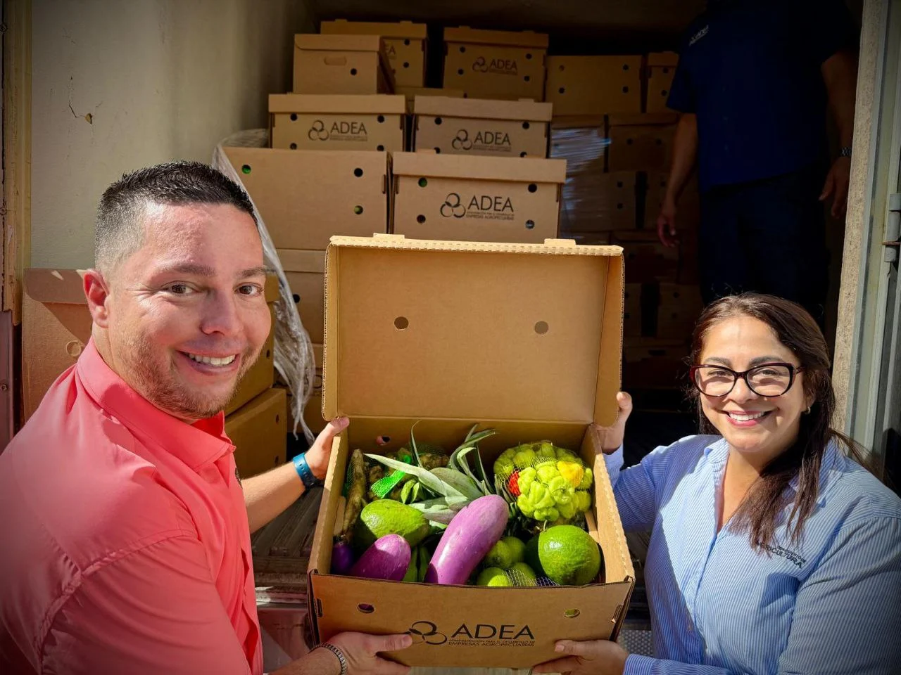 Senado lleva alimentos, vacunación contra la influenza, vacunación para mascotas y servicios gubernamentales a los residentes de Florida