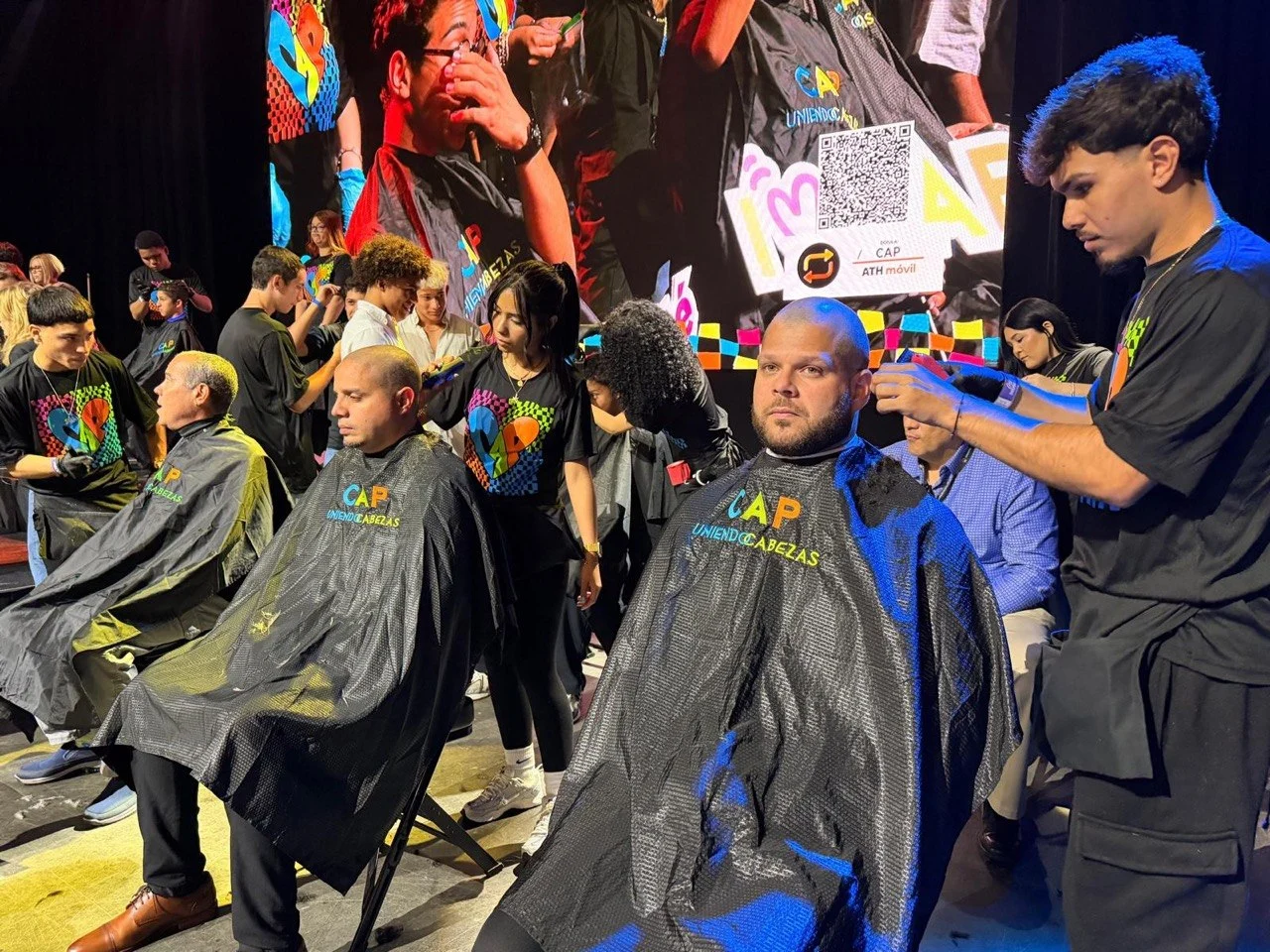 Equipo de Vivienda Pública se rapa en solidaridad con pacientes de cáncer pediátrico