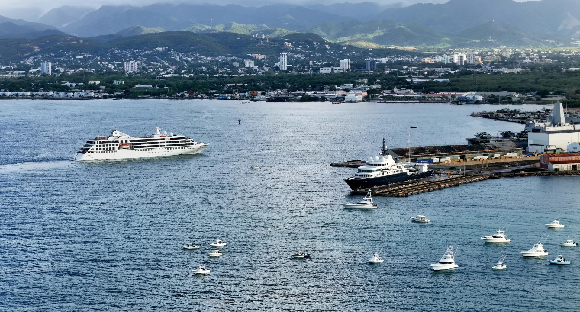 Ponce recibe el yate de lujo Star Seeker en su histórica visita inaugural