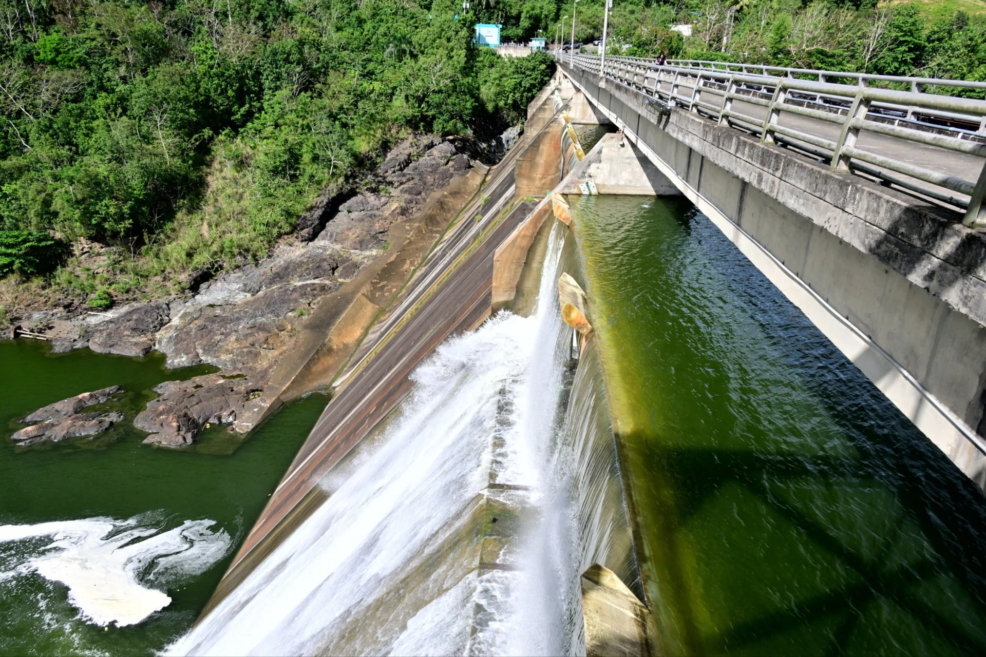 Gobernadora anuncia inversión de $35 millones para mejoras a la planta de filtración de La Plata y garantizar servicios de agua durante emergencias