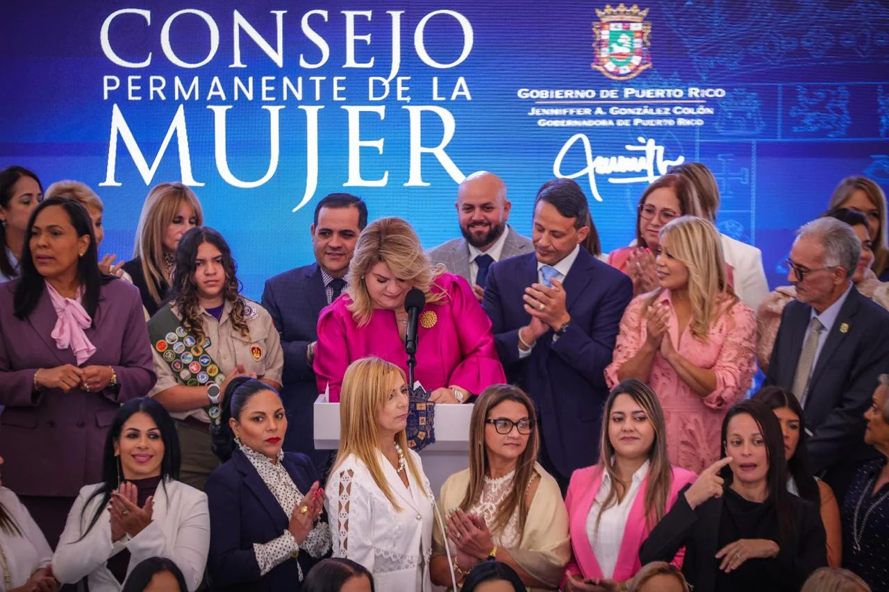 Gobernadora oficializa segunda revisión del Plan de Ordenación Territorial de Aguadilla