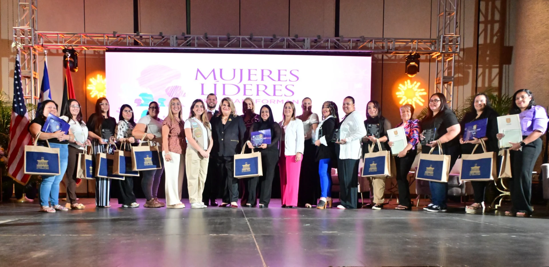 Gobernadora reconoce a 350 mujeres líderes de residenciales públicos por su impacto comunitario en Puerto Rico