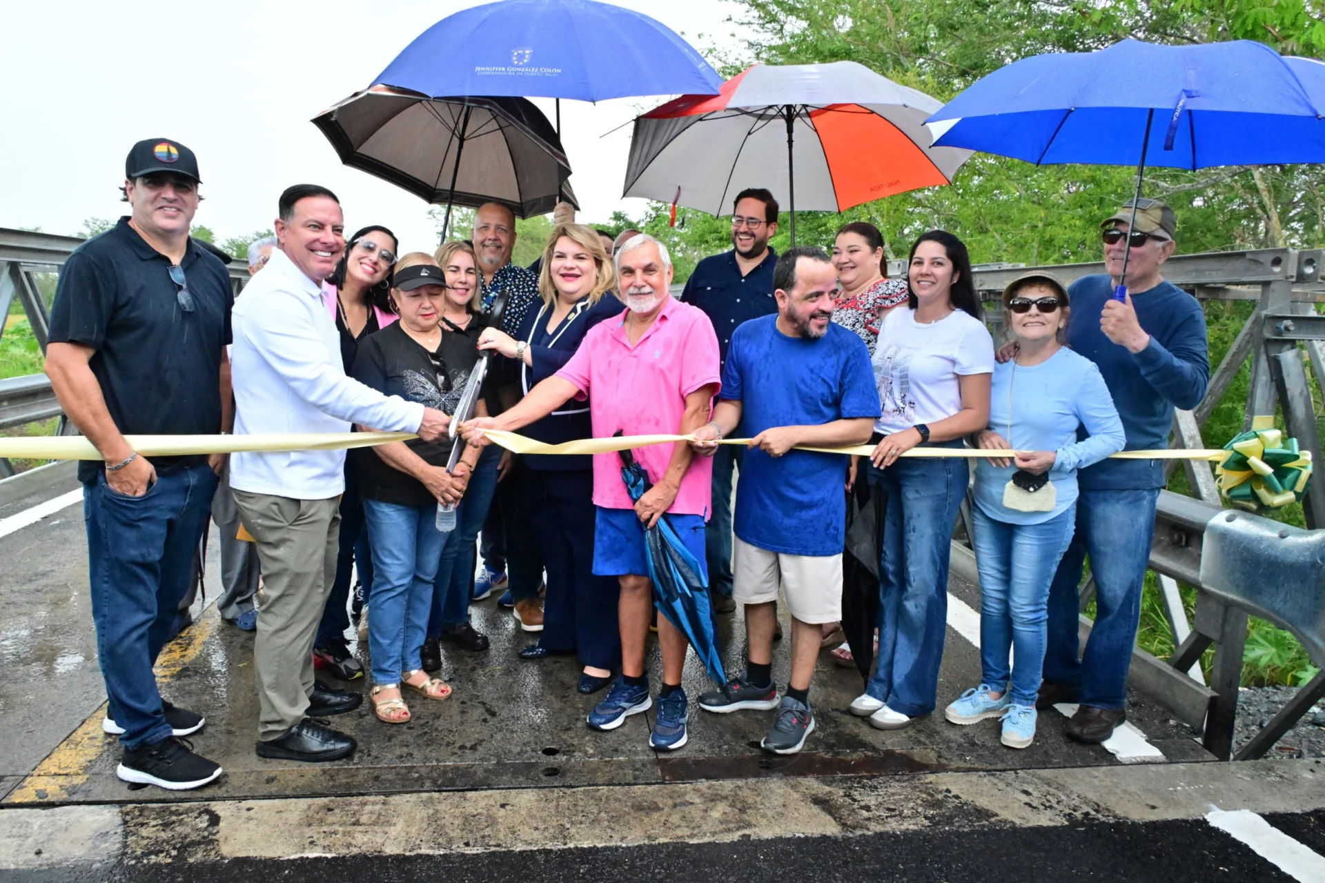 Gobernadora inaugura puente modular en Lajas y restablece acceso seguro a comunidad de Sabana Yeguas
