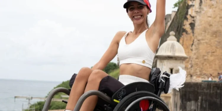 De la epilepsia a romper límites: joven puertorriqueña busca récord Guinness en silla de ruedas