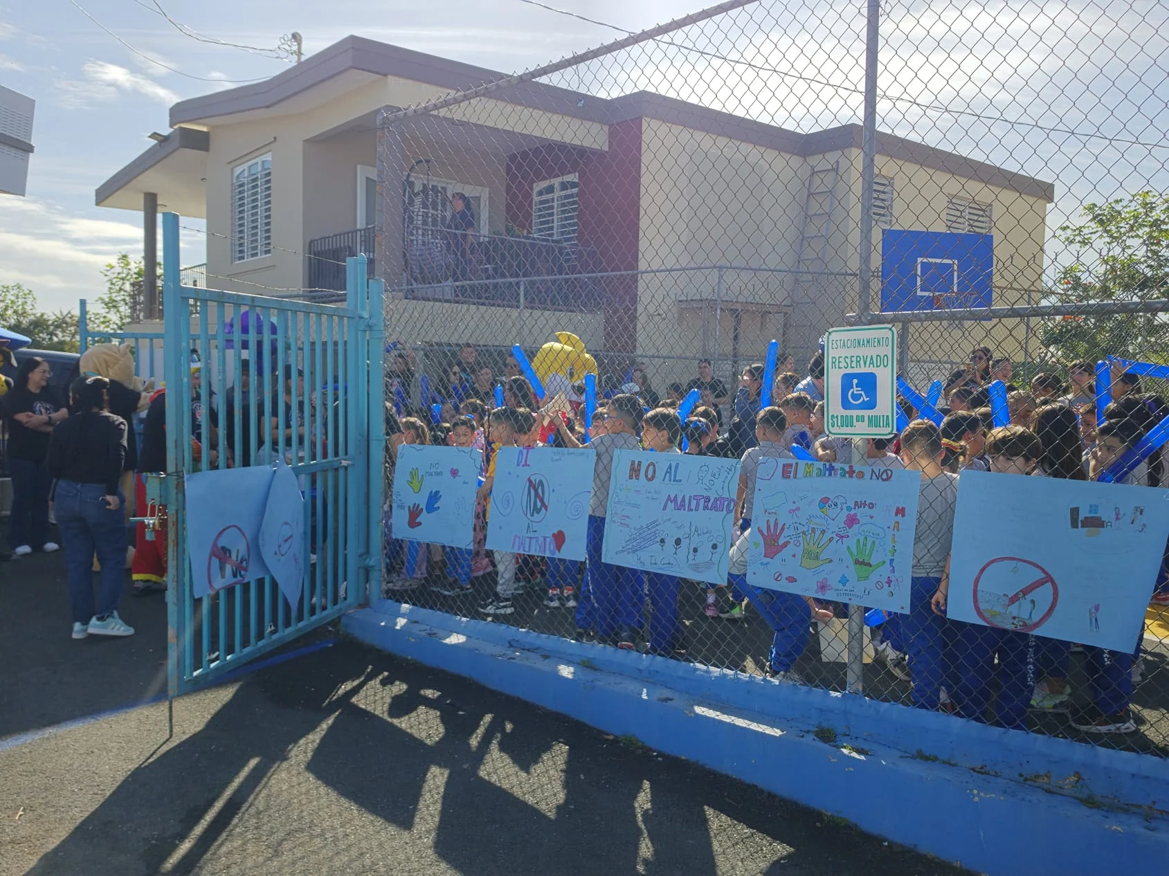 Liga Atlética Policiaca de Aguadilla impacta a más de 300 niños en Moca con campaña contra el maltrato infantil