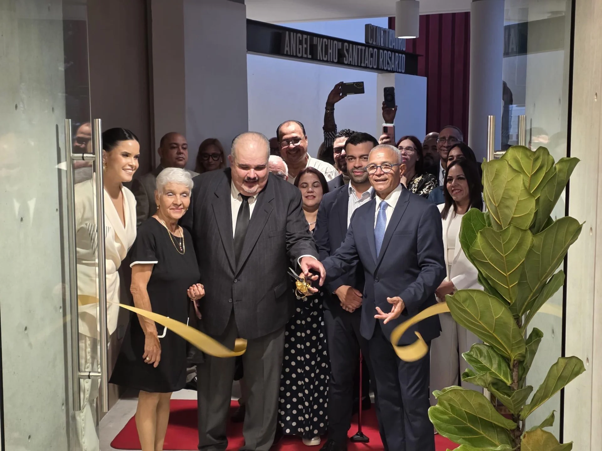 Hormigueros inaugura su nuevo Cine Teatro Municipal con el nombre de Kcho  Santiago