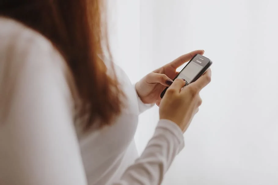 Alertan sobre fraude con mensajes falsos de multas de tránsito