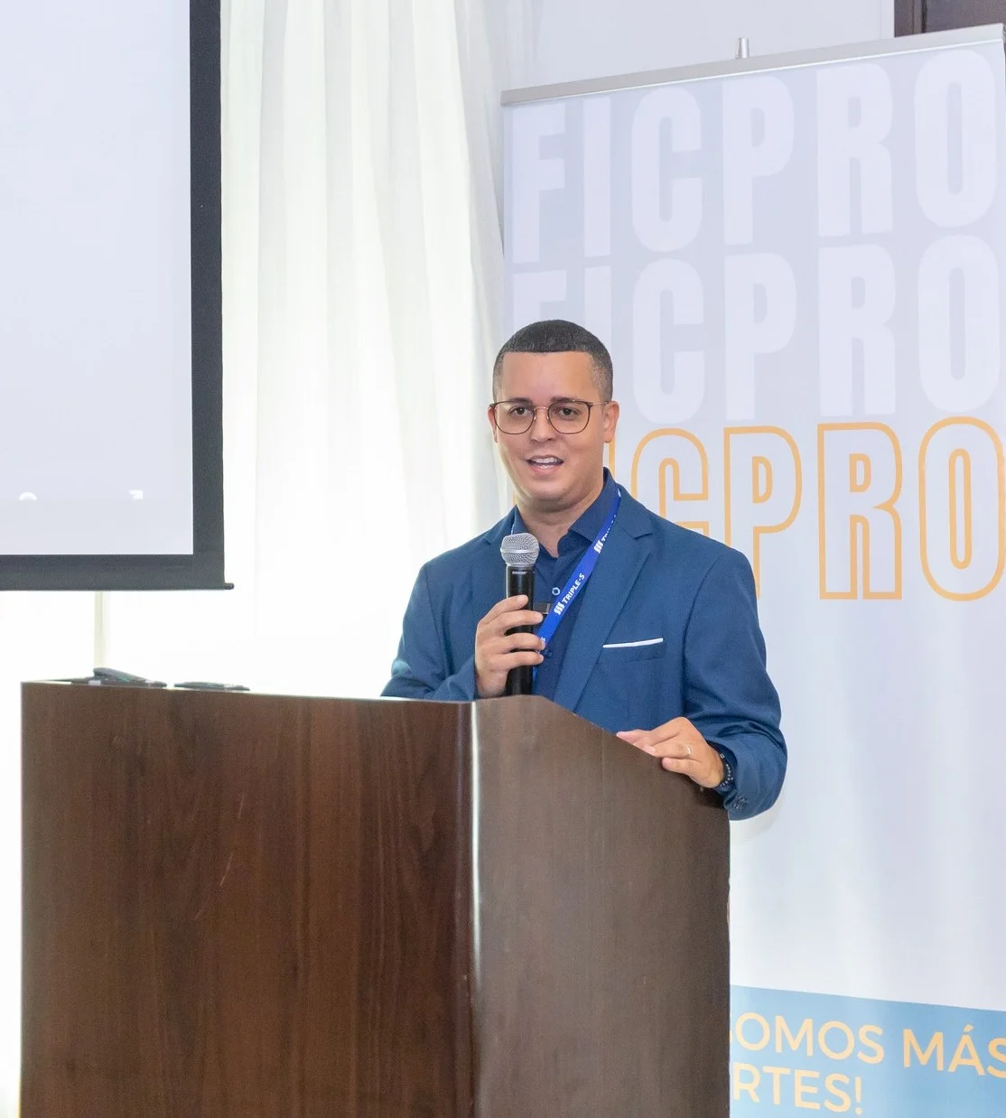 Al borde del colapso: sin fondos, escasean los hogares para atender adultos mayores con trastornos de salud mental