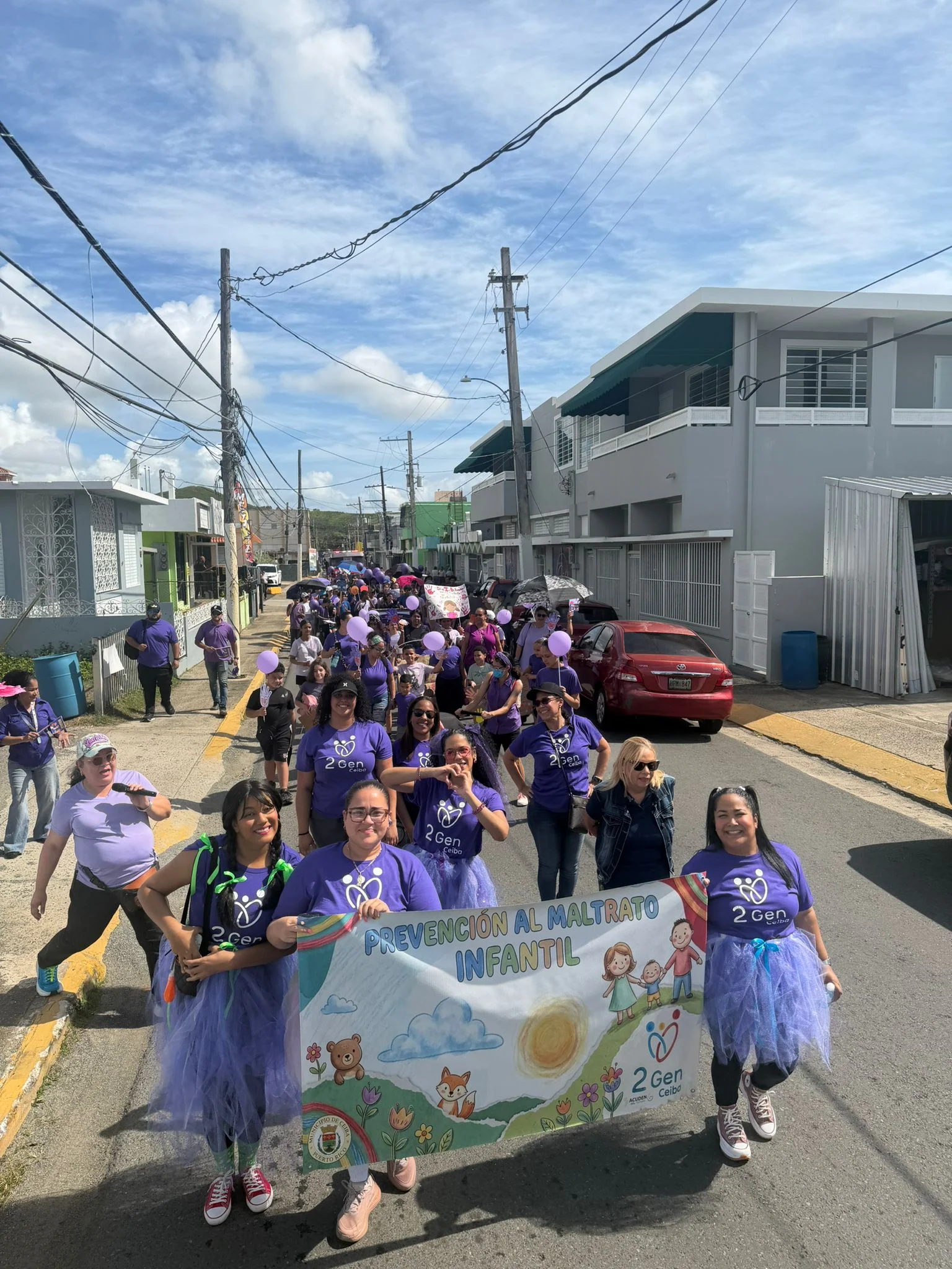 Niños y jóvenes de Ceiba marchan en contra del maltrato  infantil
