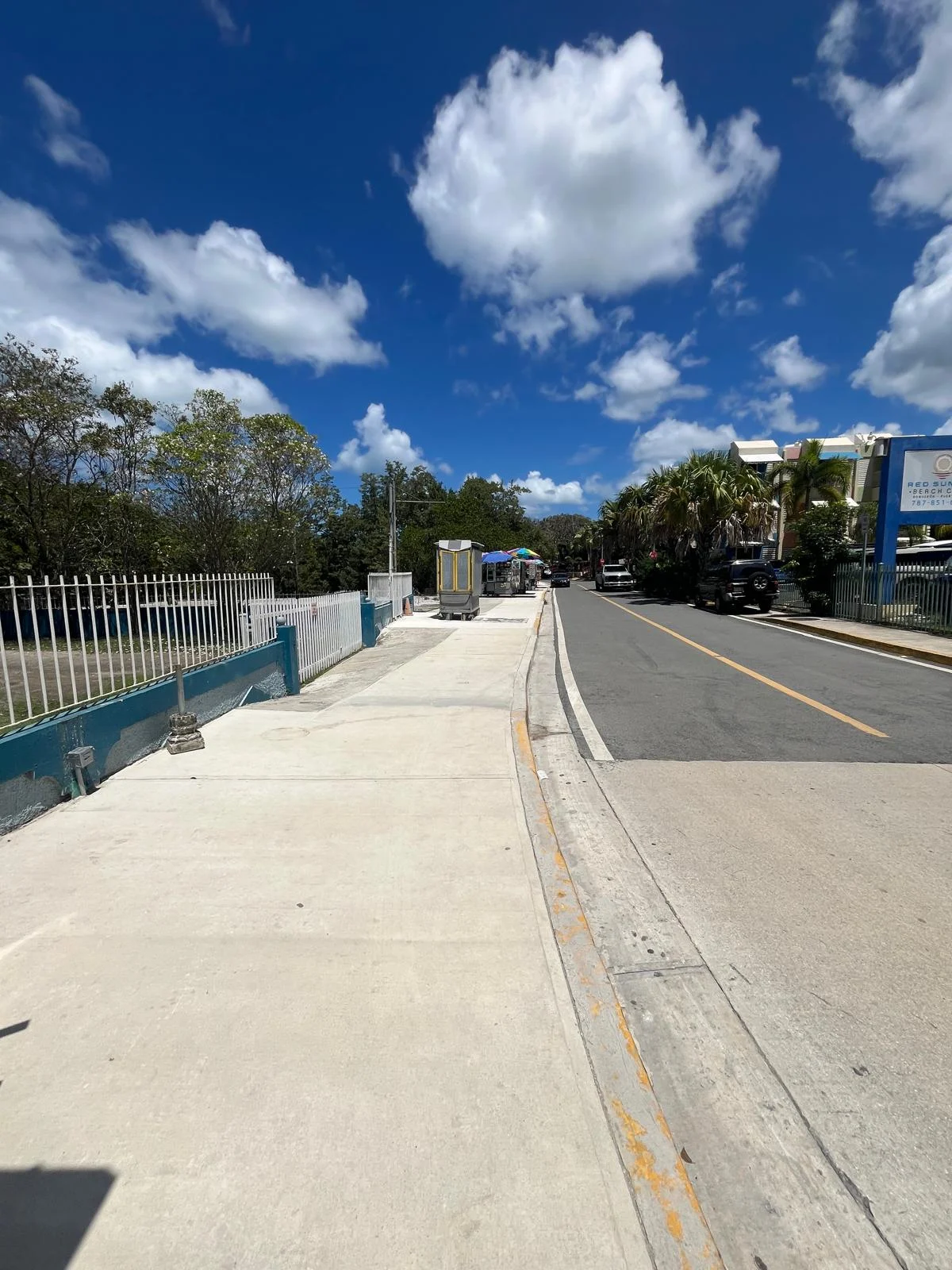 Complacidos los comerciantes por proceso de culminación de trabajos de primera etapa de remodelación en el poblado de Boquerón en Cabo Rojo