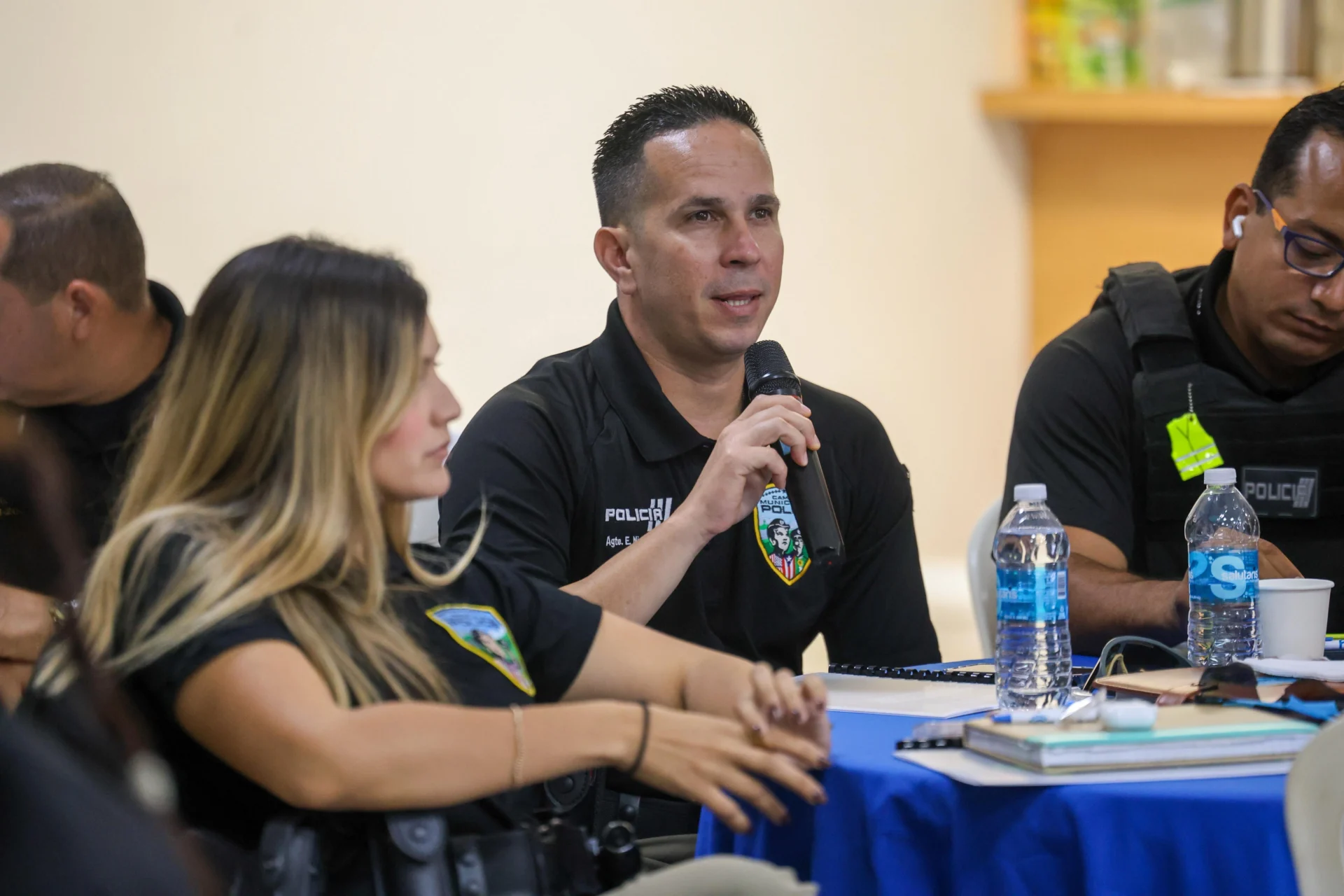 Camuy orienta a policías municipales y estatales para reforzar aplicación del nuevo Código de Orden Público