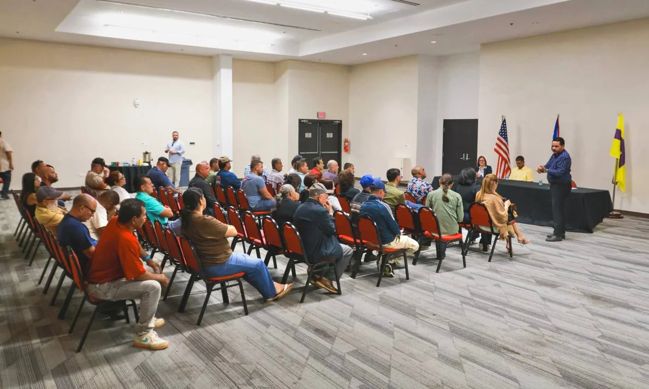 Peñuelas reúne a agricultores para escuchar necesidades y trazar plan de trabajo