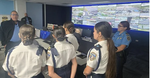 Reforzando los lazos entre los jóvenes y la policía