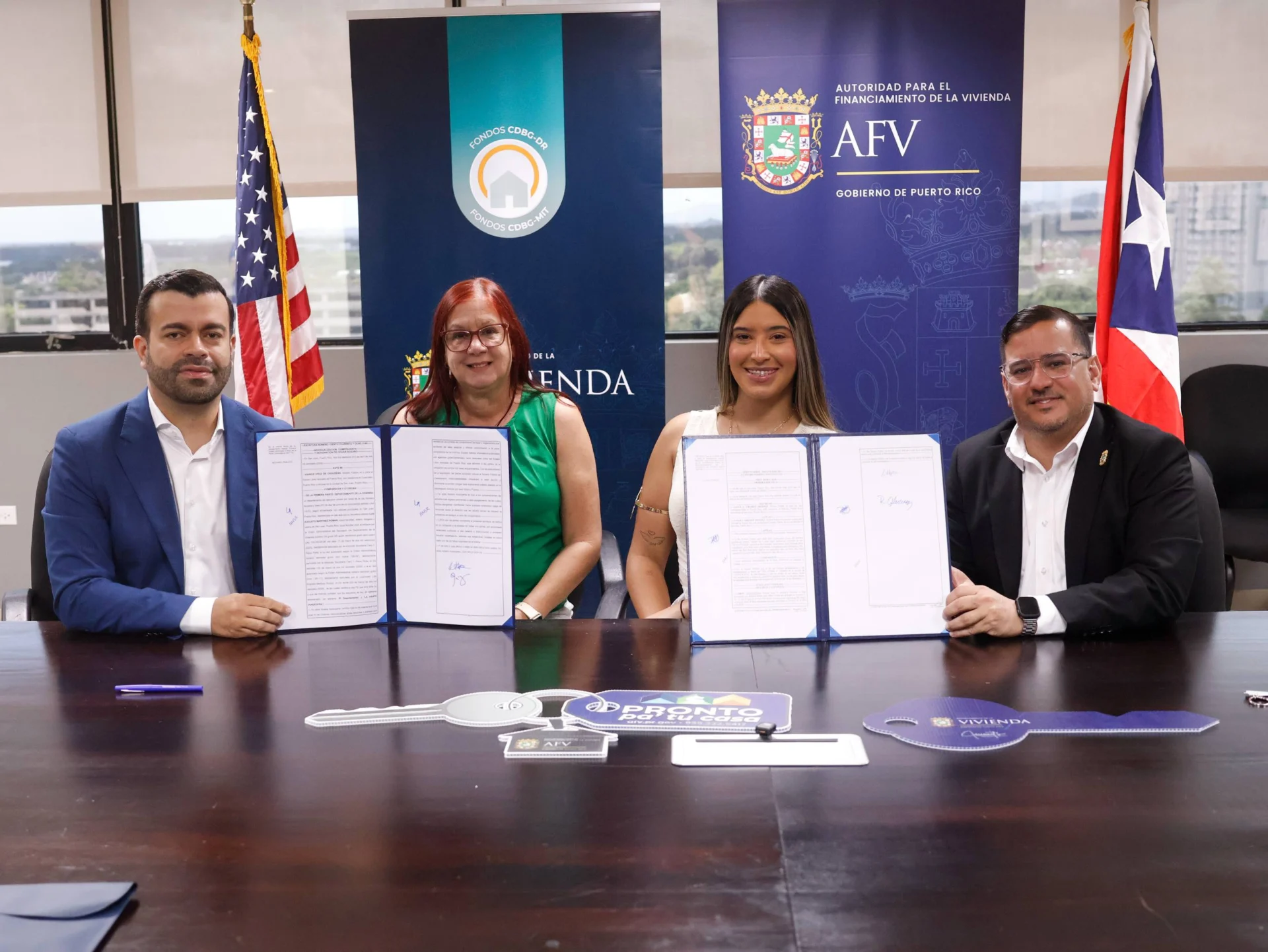 Vivienda y AFV formalizan cinco cierres hipotecarios en Villas de Coamo para impulsar acceso a vivienda