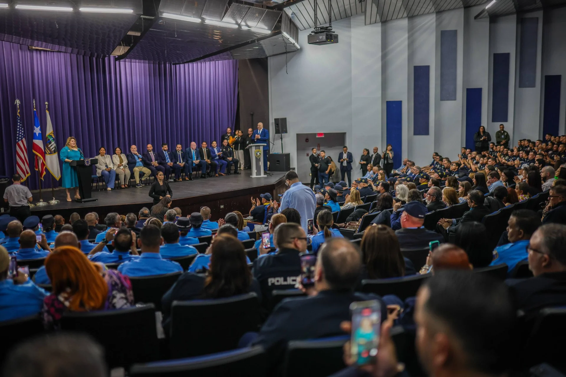 Policías recibirán aumentos y retirados obtendrán pago especial desde 2026