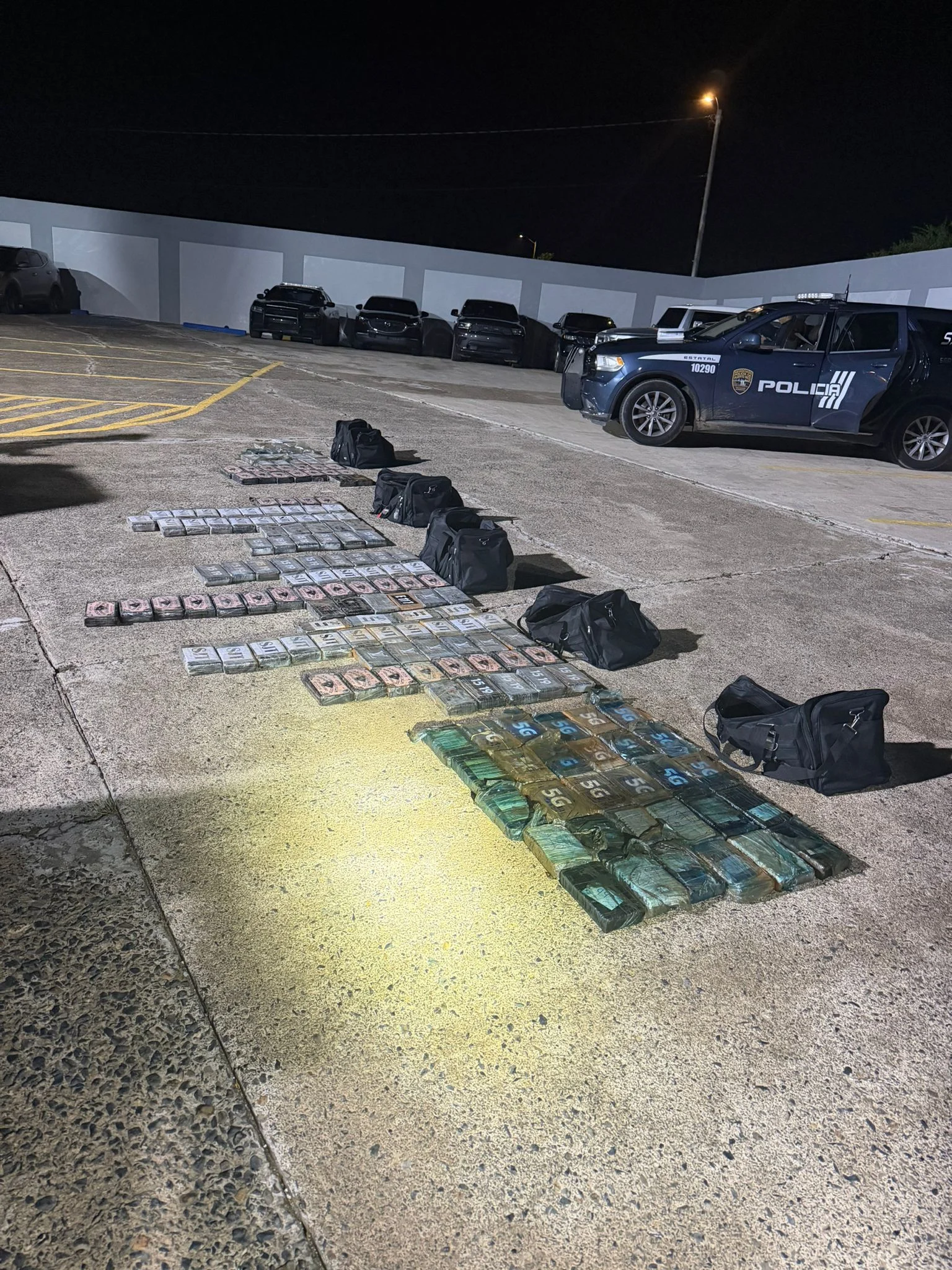 Policía ocupa 166 kilos de cocaína en vehículo abandonado en Fajardo