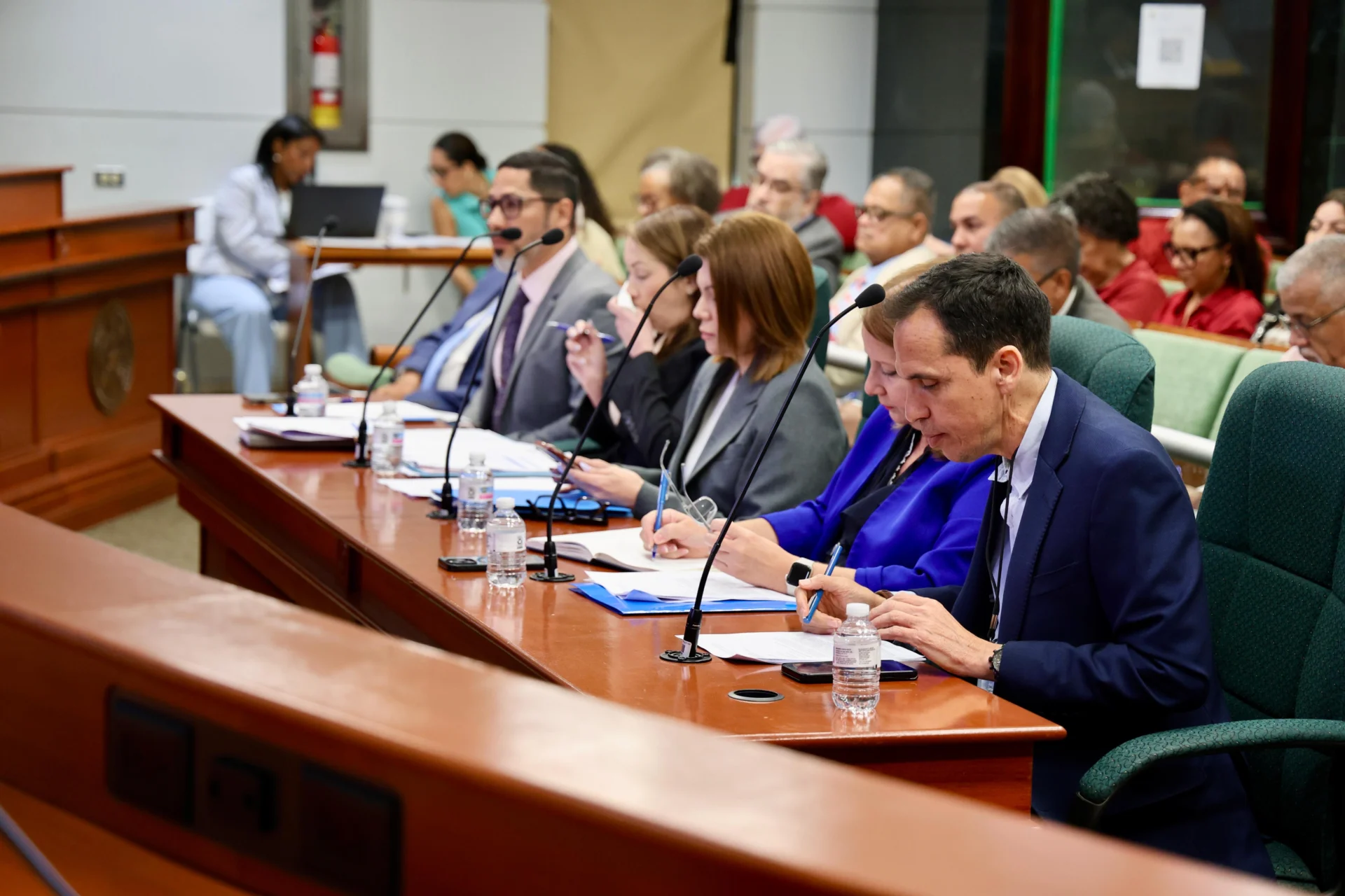 Cámara evalúa nuevas escalas salariales para maestros por preparación  académica y años de servicio