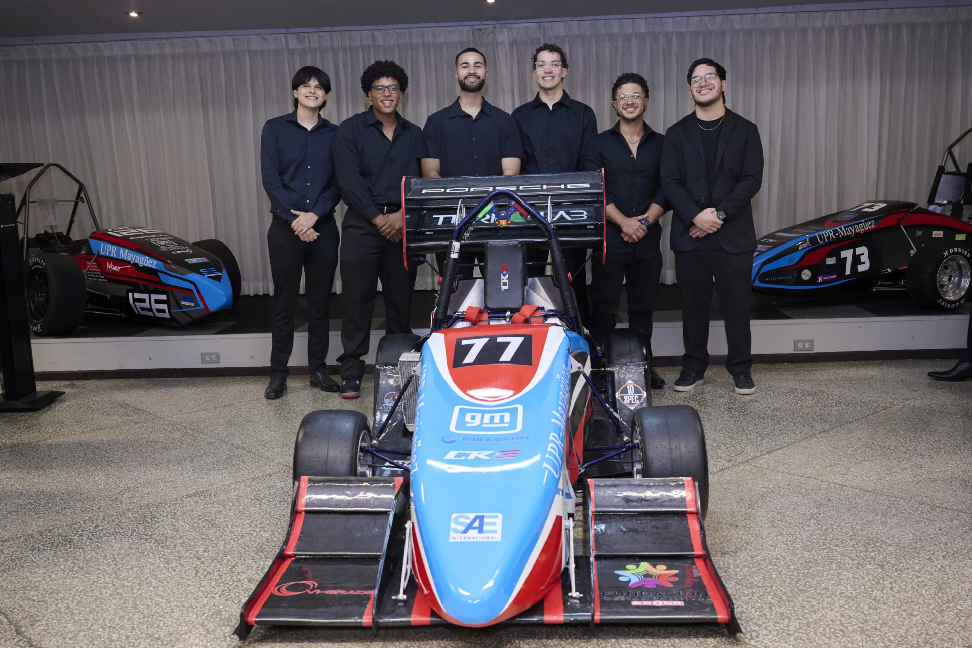 Estudiantes del RUM presentan su primer vehículo eléctrico para competencia internacional