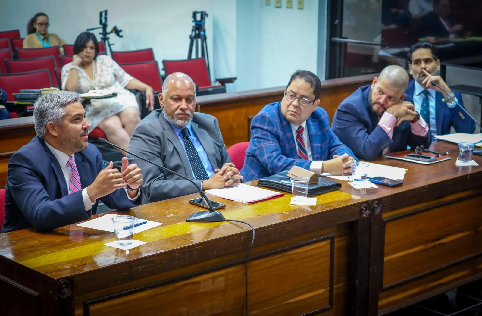 Senado continúa discusión sobre enmiendas a la Ley de la Judicatura propuestas por el presidente senatorial