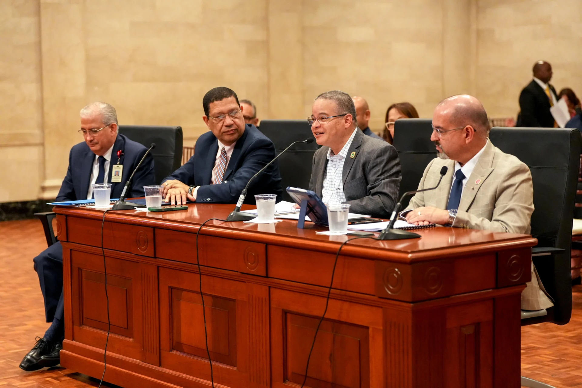 Departamento de Salud presenta desglose del presupuesto de gastos vigente