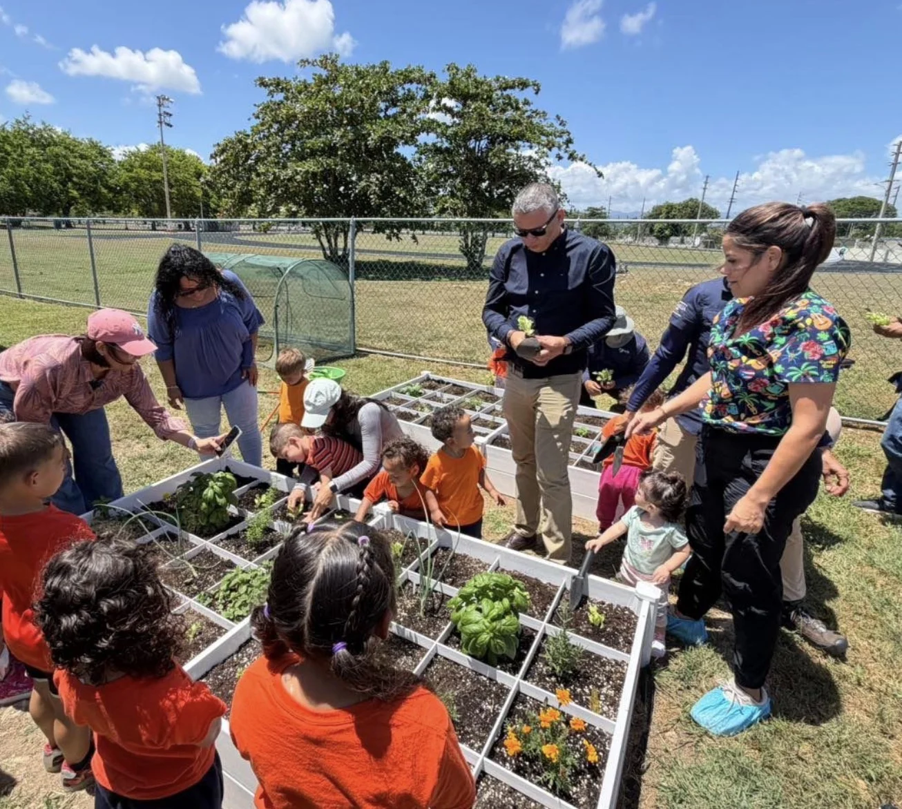 Niños de Guánica ponen “Manitos a la Tierra” en proyecto educativo municipal con Acuden