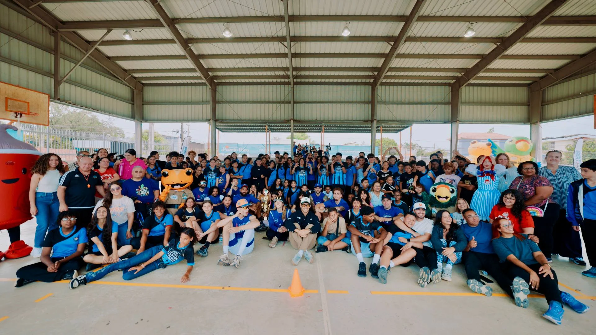 La Compañía de Turismo auspicia clínica de baloncesto para niños junto a los Cangrejeros de Santurce