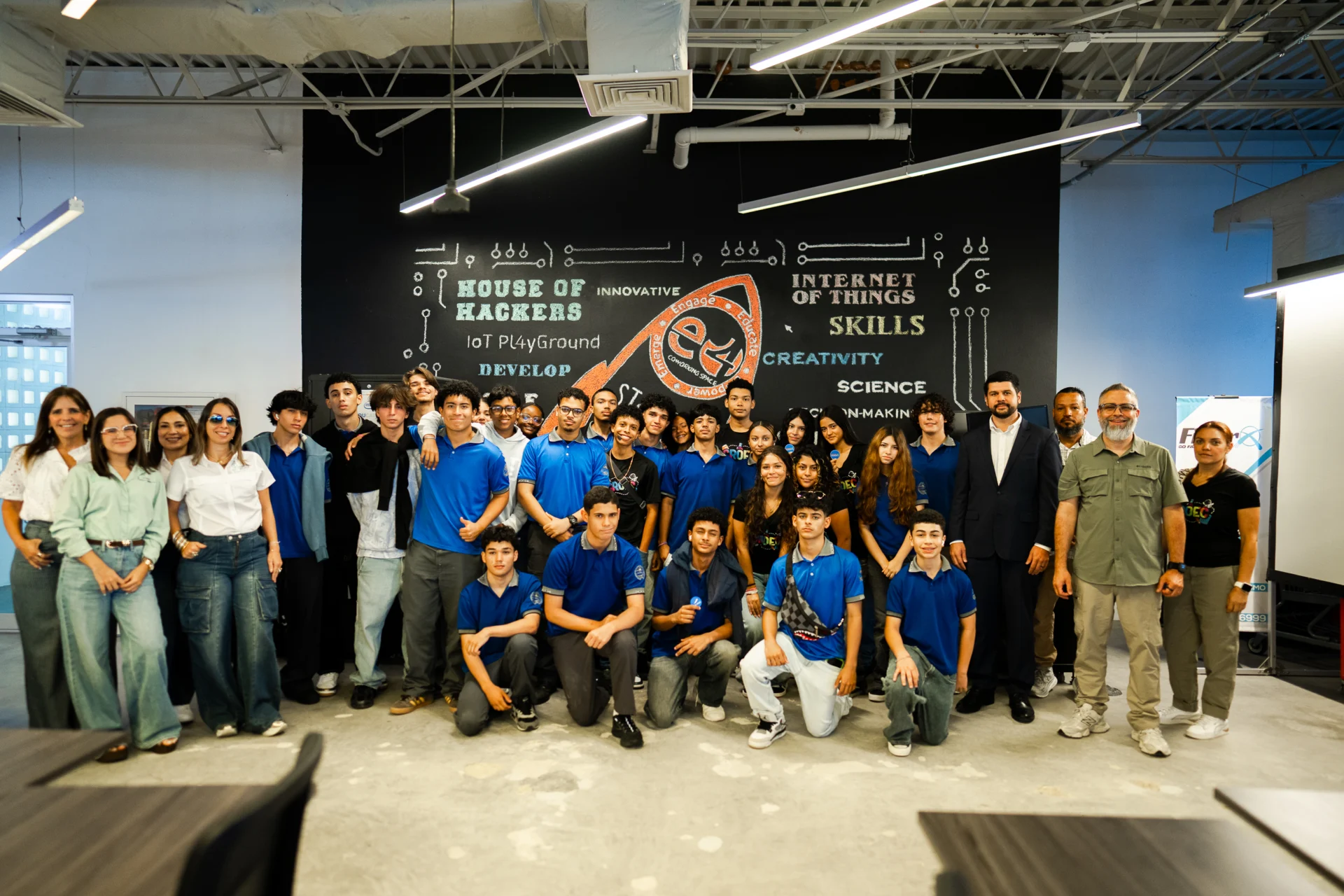 LRA visita educativa estudiantes CROEC a Engine 4