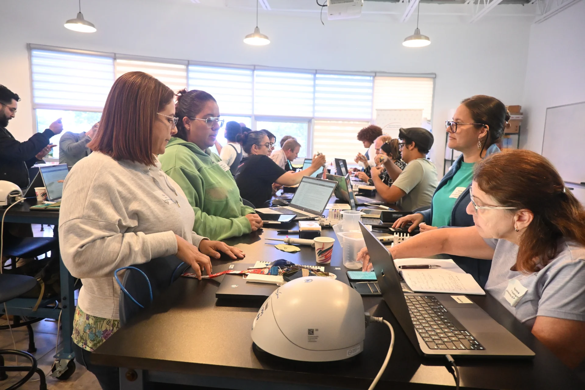 Arecibo C3 capacita a educadores en tecnología avanzada de secuenciación genética