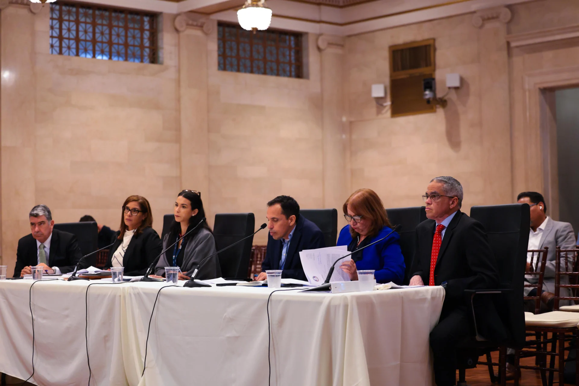 Comisión senatorial fiscaliza implementación de aumento salarial y pago retroactivo a vigilantes del DRNA
