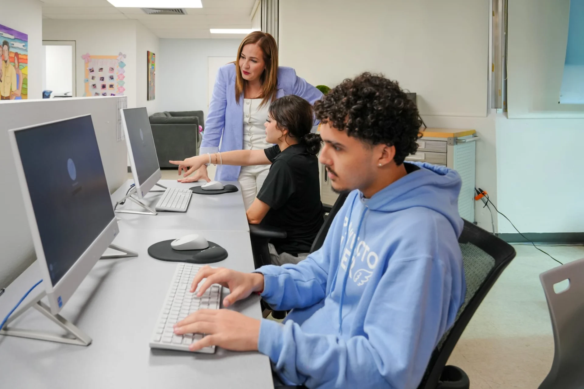 Proyecto Nacer orientará a adolescentes embarazadas y sus familias en diálogo virtual gratuito