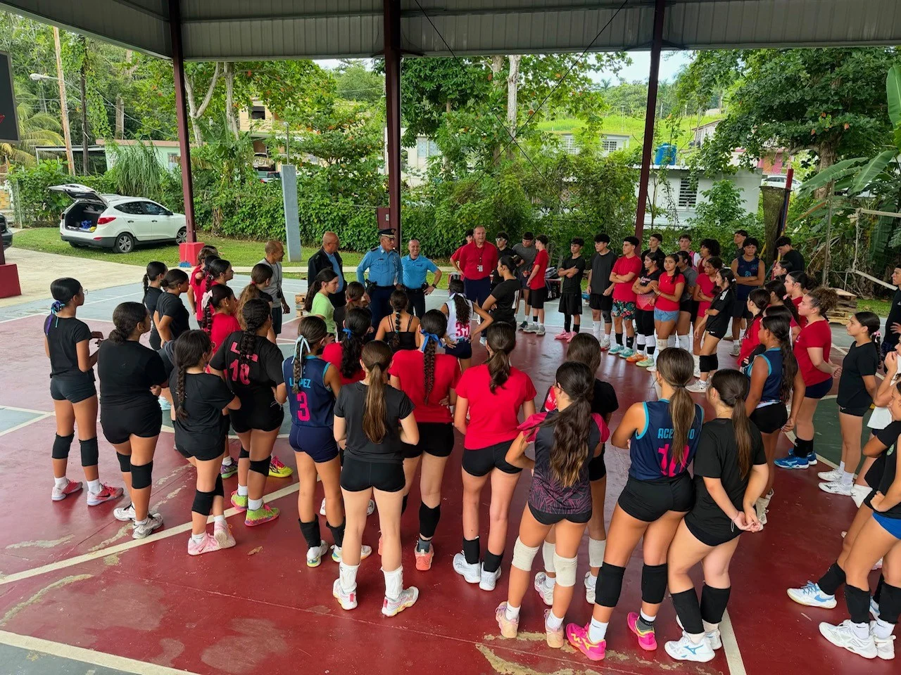 Liga Atlética Policiaca de Aguadilla fortalece valores en jóvenes a través del voleibol