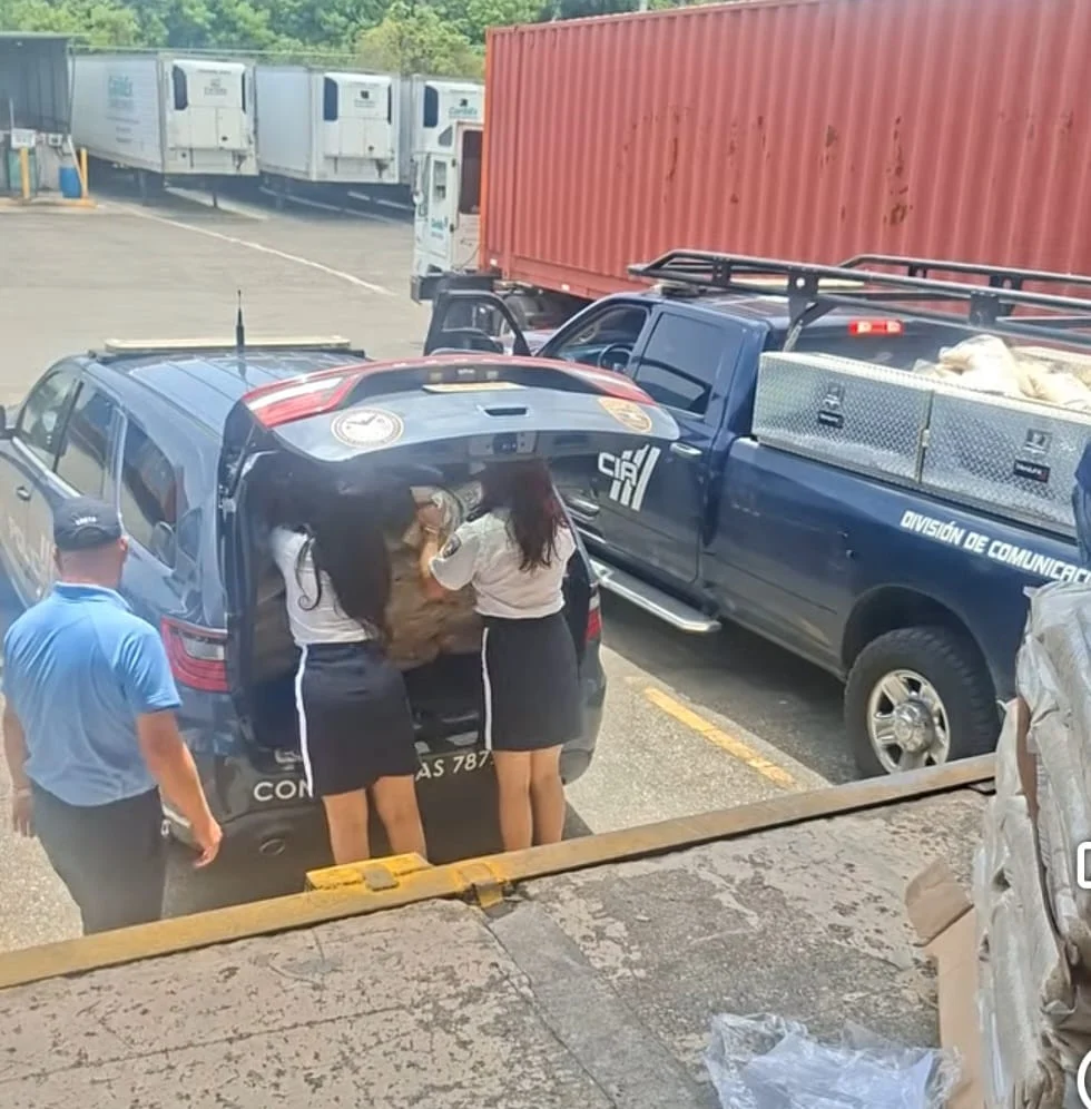 Liga Atlética Policiaca de Aguadilla entrega donaciones a entidades comunitarias