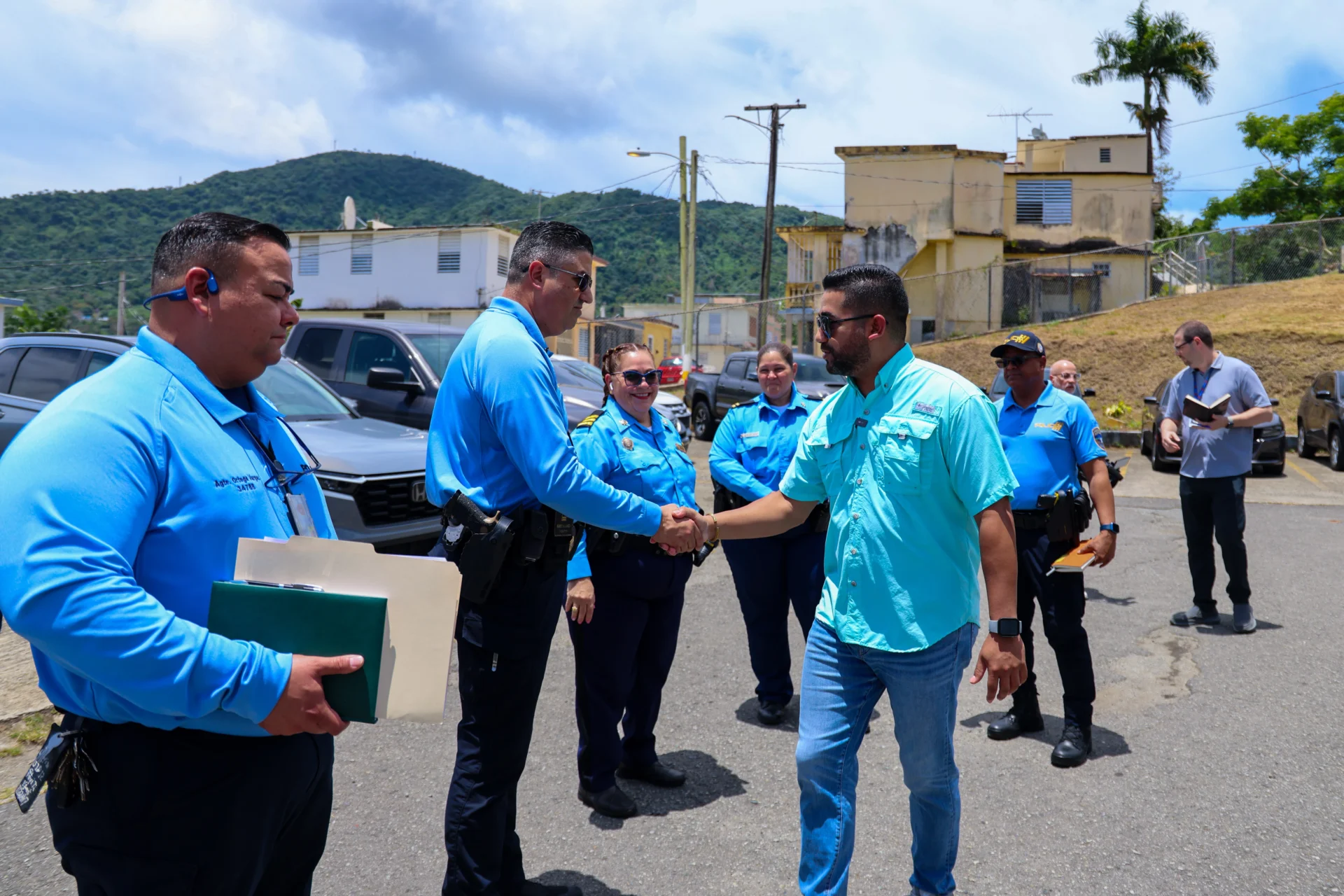 Comisión senatorial inspecciona condiciones del Cuartel de la Policía Estatal de Yabucoa