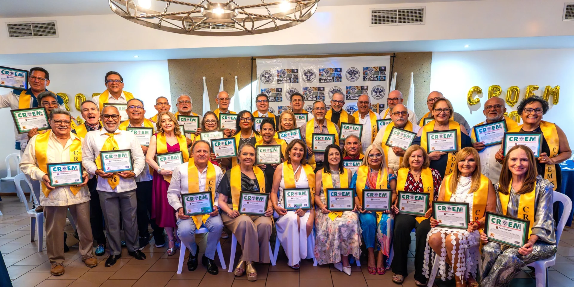 Graduados de CROEM celebran su 50 aniversario de graduación
