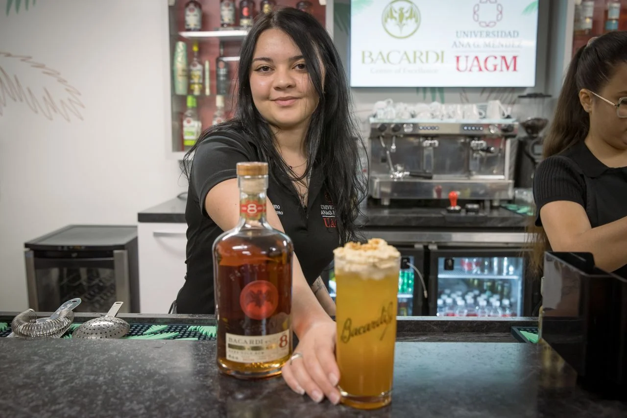 Bacardi y la Universidad Ana G. Méndez inaugurannuevo Bacardi Center of Excellence en  Cabo Rojo